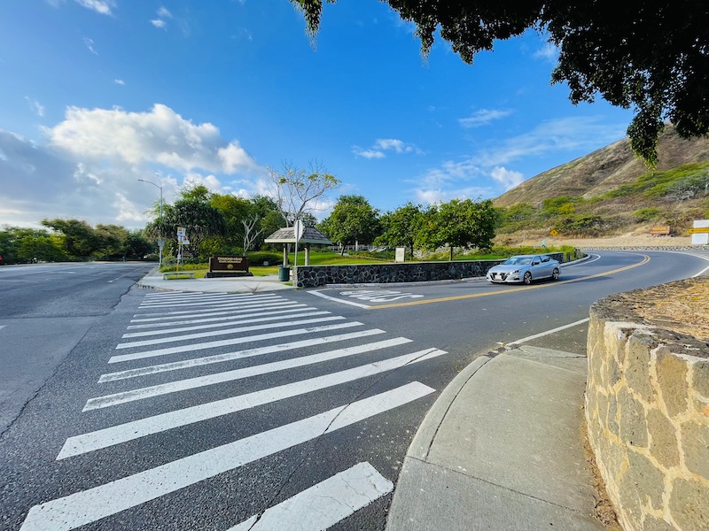 Diamond head バス停付近