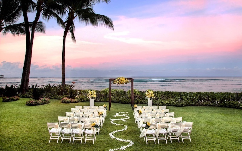 Wedding Diamond Lawn in Moana Surfrider