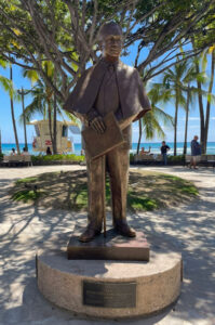 prince kuhio statue